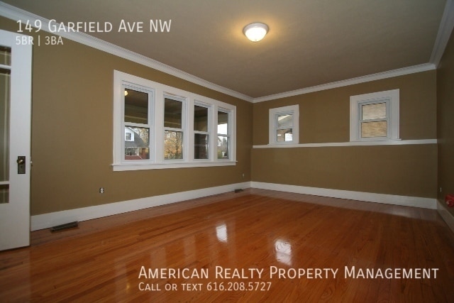 Foto del edificio - 149 Garfield Ave NW