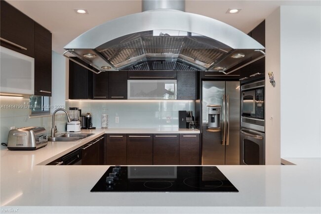 Building Photo - 4 br, 3.5 bath Condo - 7928 East Dr Apt 106