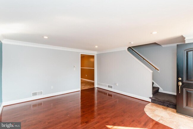 Building Photo - 4810 Bowland Ave