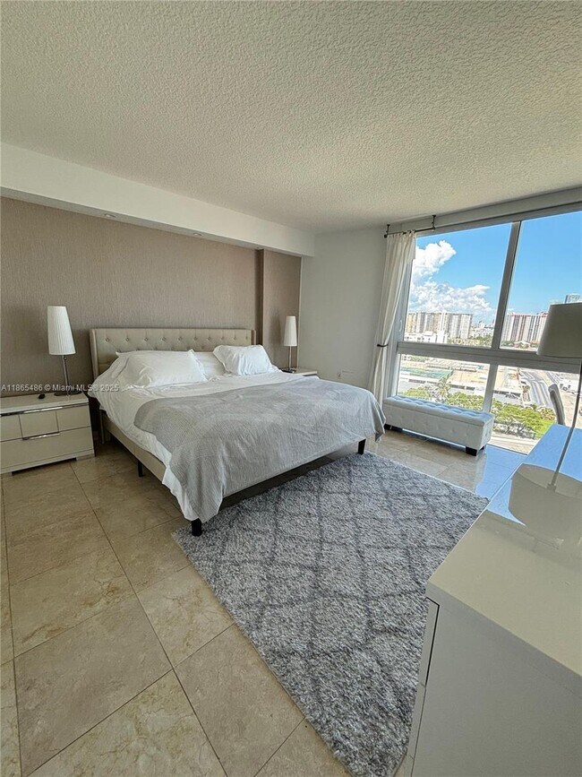 Foto del edificio - 200 Sunny Isles Blvd