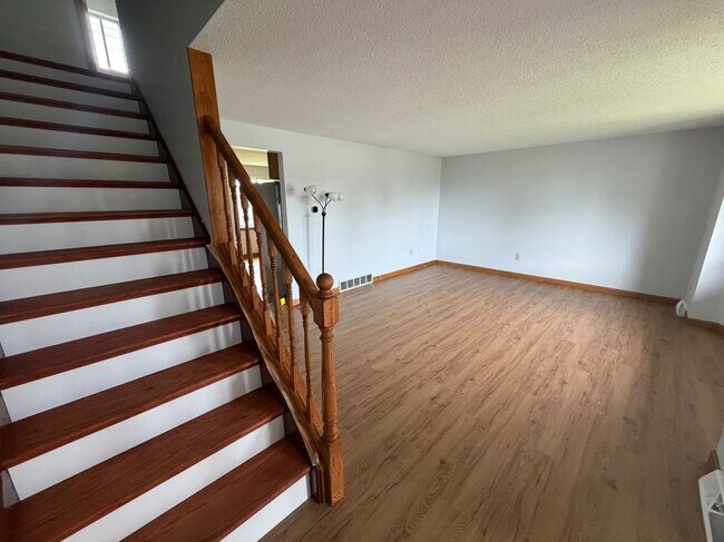 Building Photo - 4 Lordan Dr