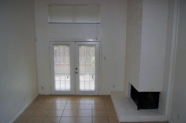 Foto del edificio - 2430 Rich Oak Dr