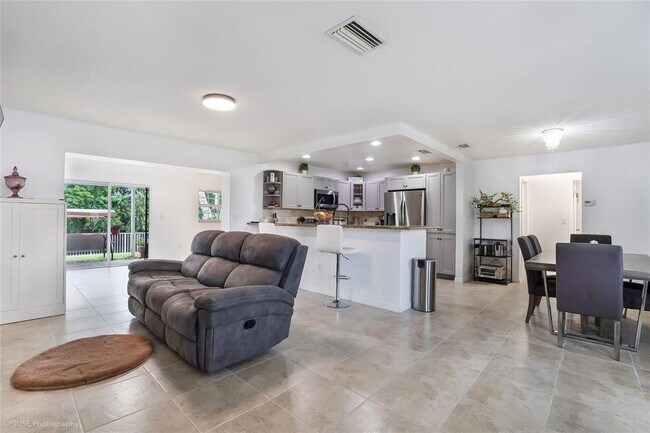 Foto del edificio - 6680 NW 26th St