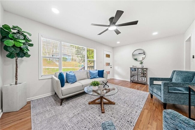 Foto del edificio - 801 N Evelyn Pl NW