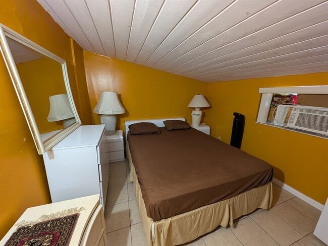 Building Photo - 2637 Gulfstream Dr