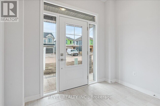 Photo du bâtiment - 120 Starfire Cres