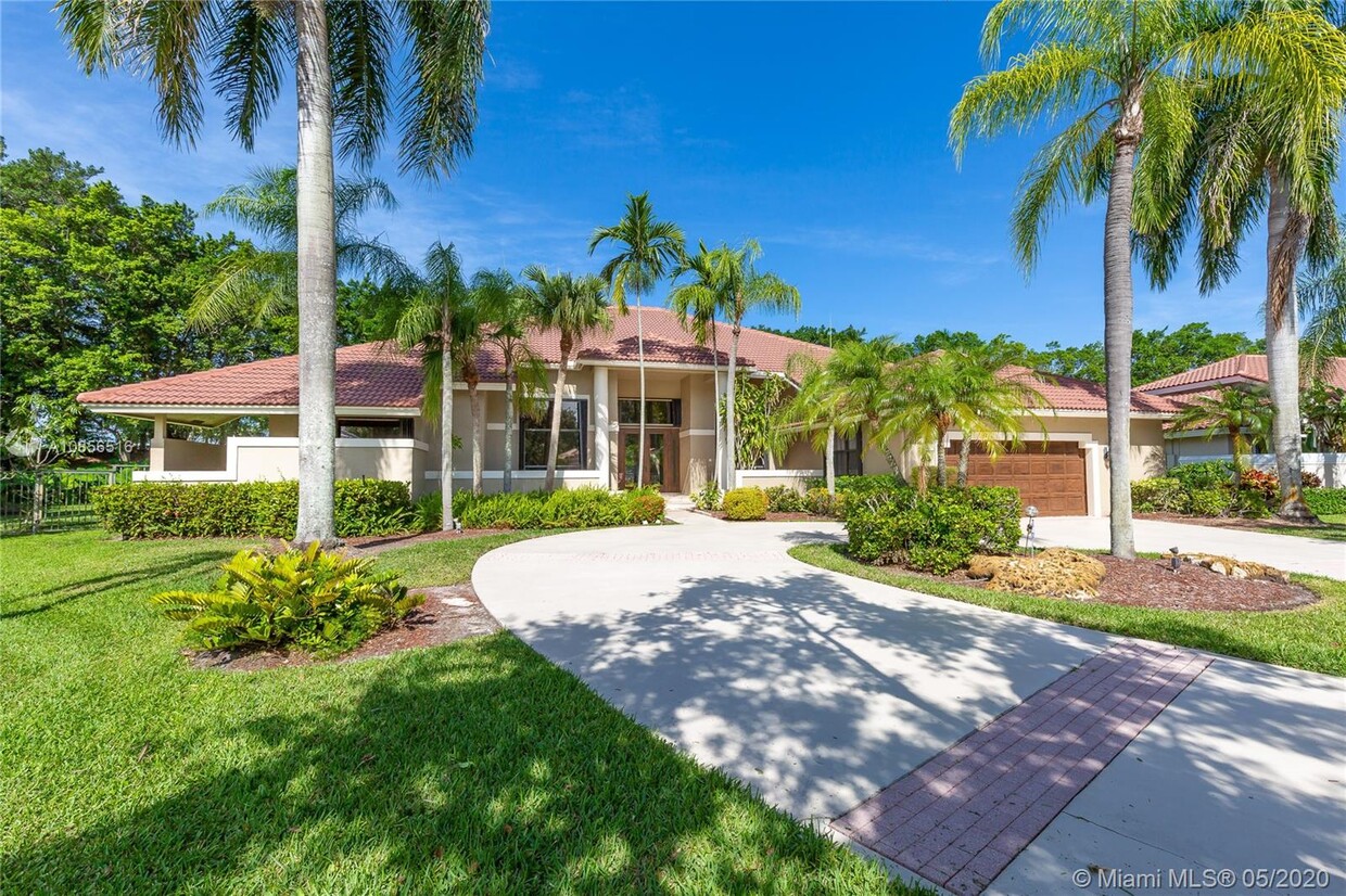 Primary Photo - 1206 Manor Dr S