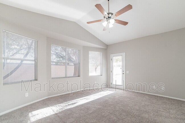 Building Photo - 316 Lingering Ln