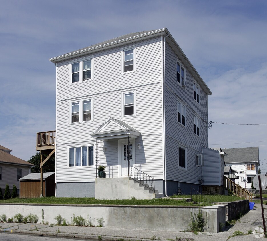 483 Laurel Hill Ave, Cranston, RI 02920 Apartments in Cranston, RI