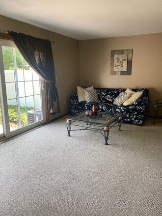 Foto del edificio - 1124 Appletree Ln