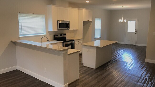 Foto del edificio - 8218 Parker Rd