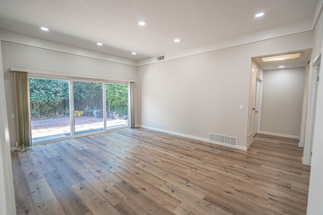Building Photo - Single Story 3 Bedroom Home for Rent in Va...