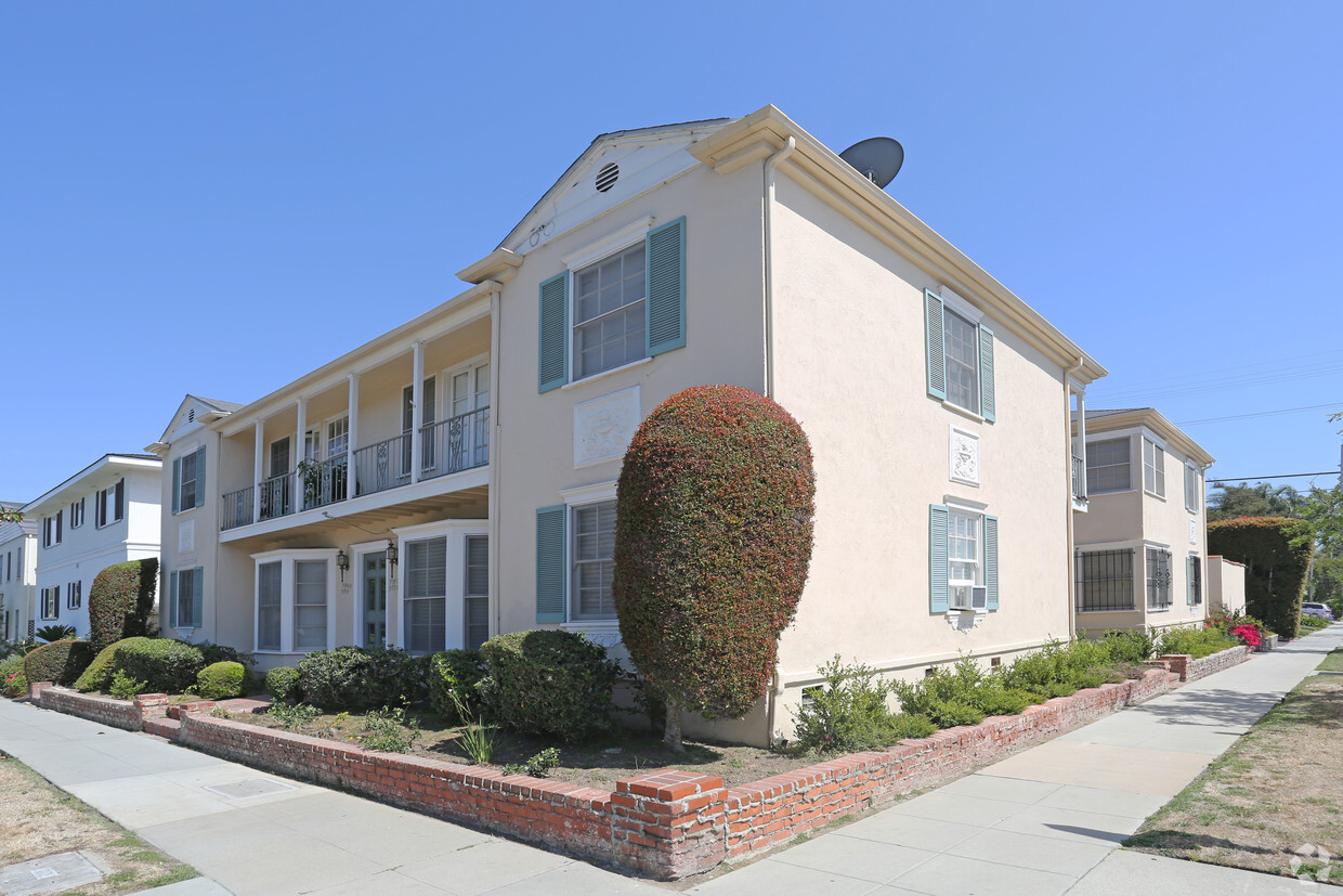 Foto principal - 9594 W Olympic Blvd