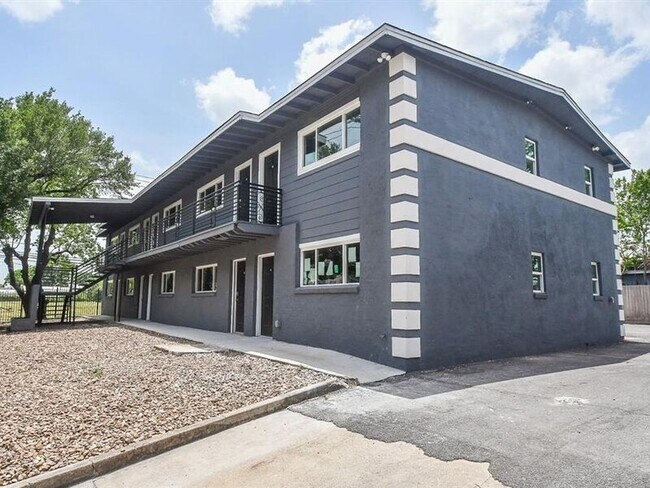 Building Photo - 6210 Rio Vista St