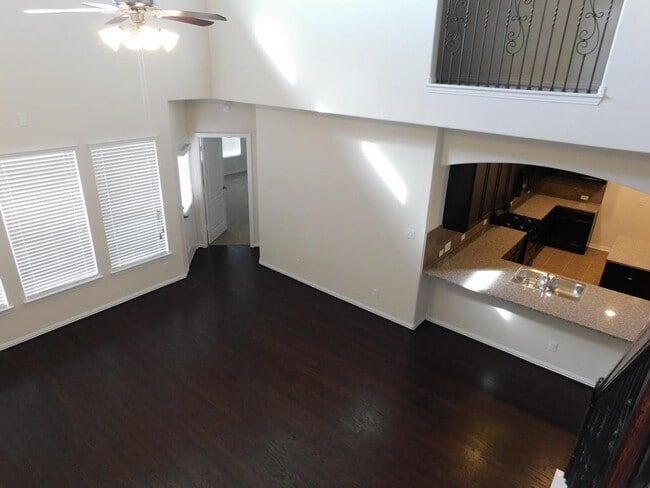 Building Photo - 16 Rose Desert Ct