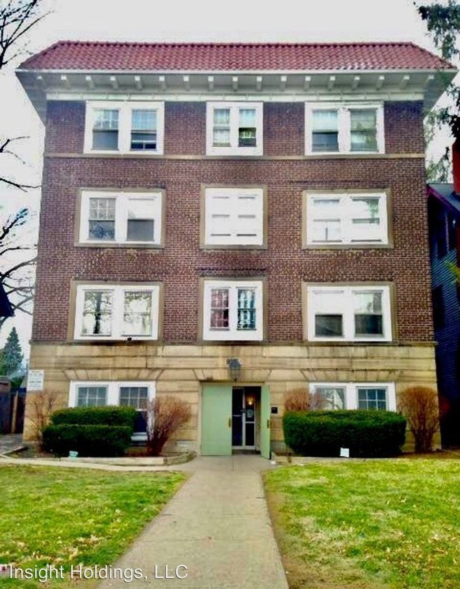 Foto principal - 13468 Clifton Blvd