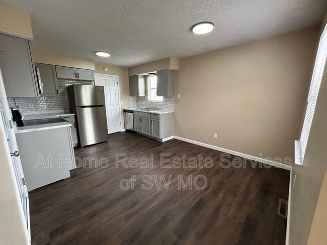 Building Photo - 4315 S Glenn