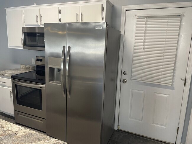 Foto del edificio - 301 E Cedar St