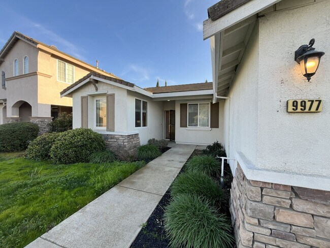 Foto del edificio - Residential 3 bed 2 bath in Elk grove
