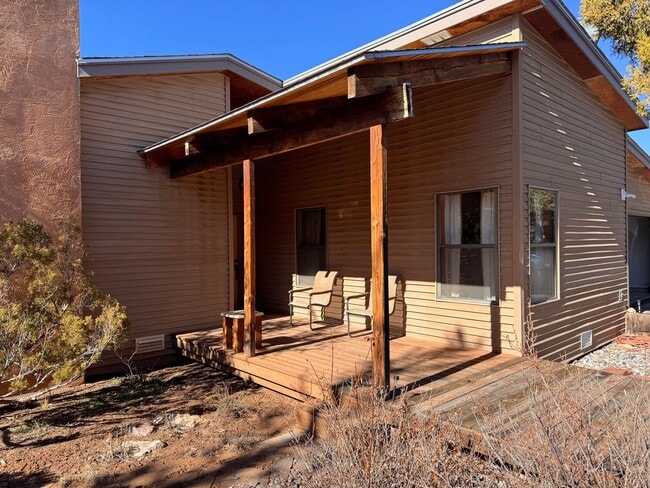 Building Photo - 3 Bedroom, 2 Bathroom Home in Tijeras, NM