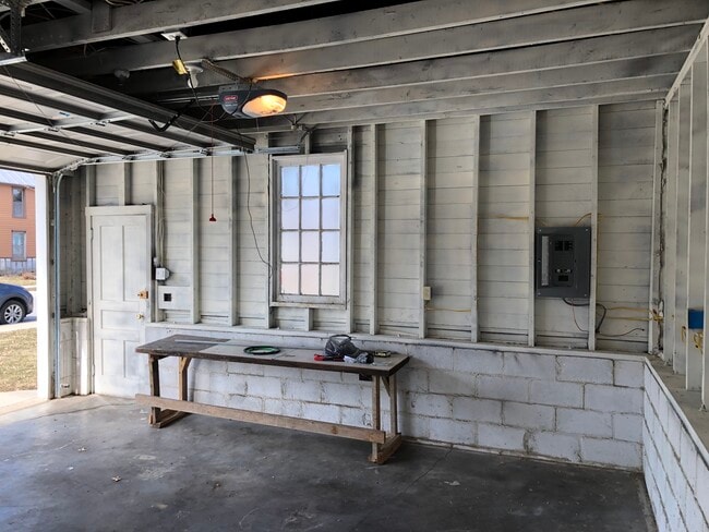 Building Photo - 324 W Lima St