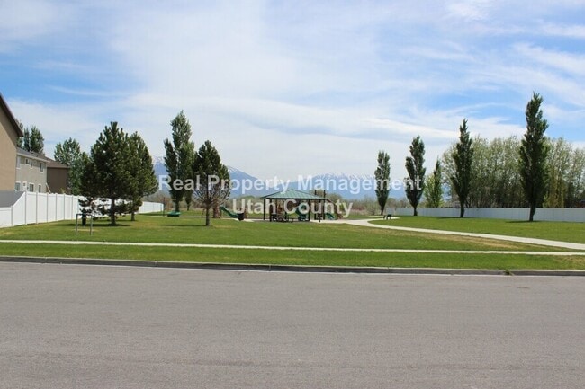 Foto del edificio - 749 North Devonshire Drive