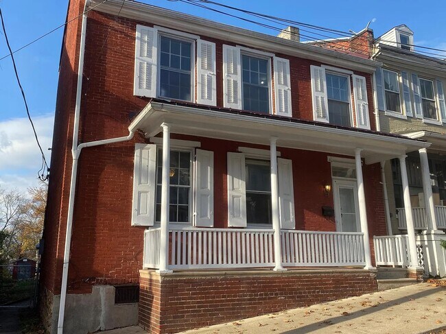 Foto del edificio - 114 N Brown St