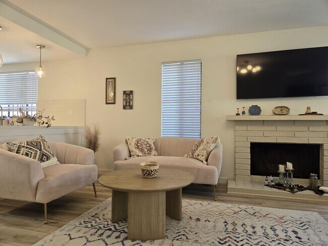 Building Photo - 4064 Crystal Dawn Ln