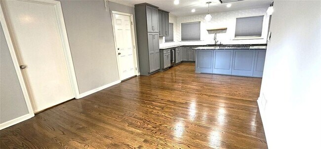 Foto del edificio - 1310 Poplarcrest Cir SE