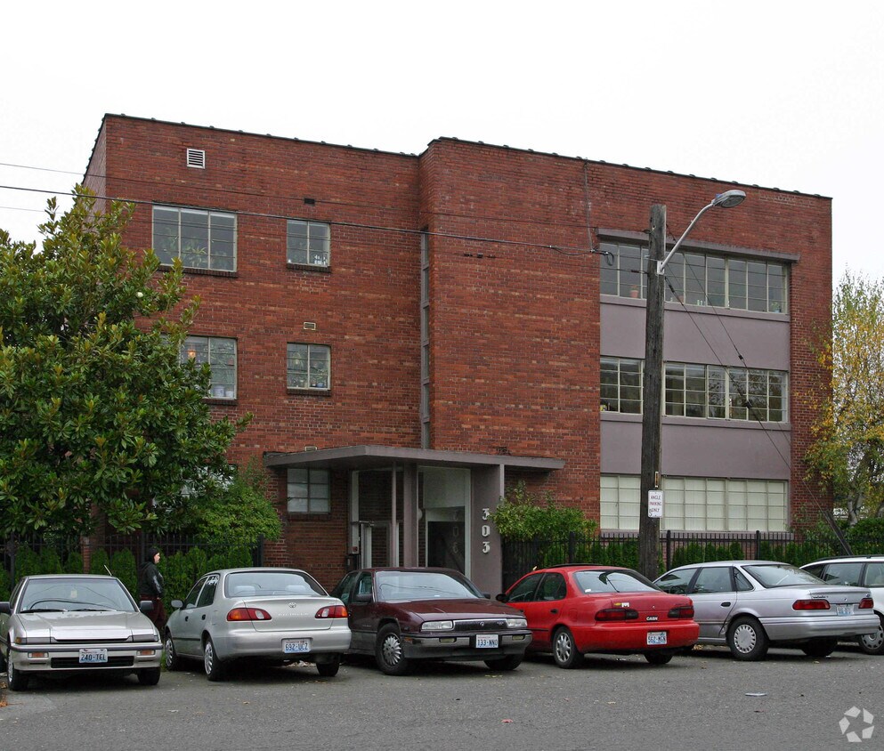 Building Photo - 303 Harvard Apartments