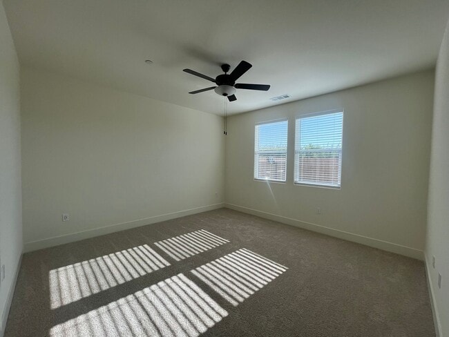 Building Photo - 2312 N Kayenta St