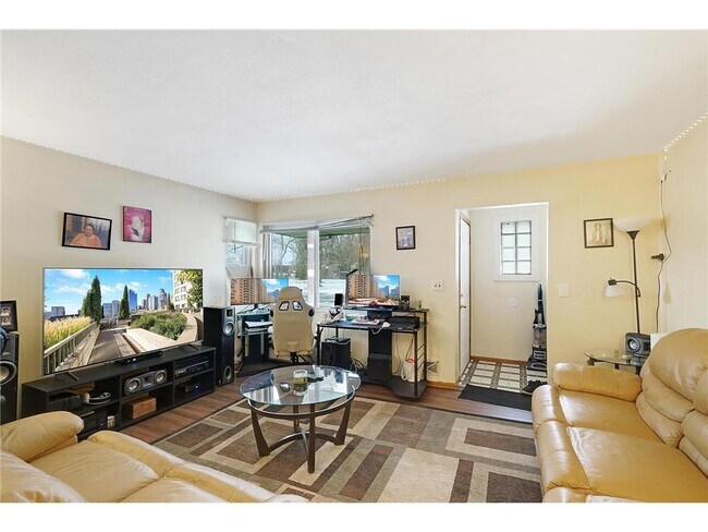 Foto del edificio - 7005 Dutton Ave N