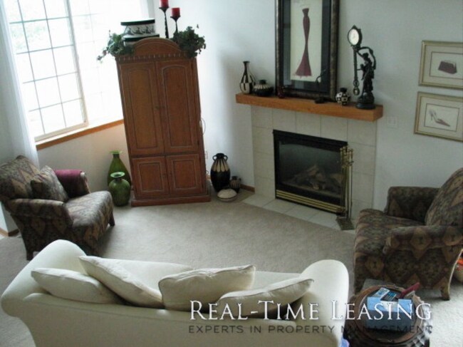 Building Photo - 17453 Glacier Way