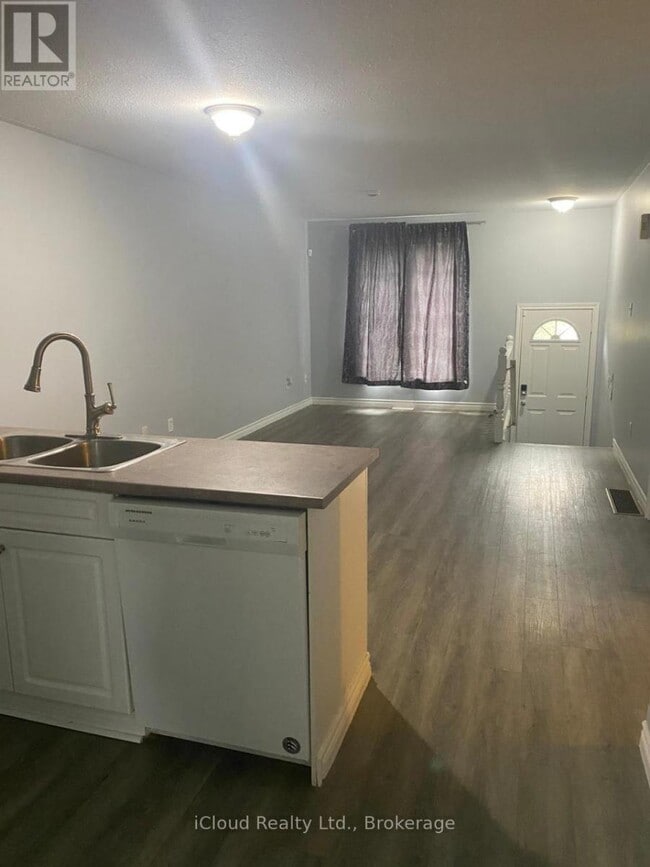 Building Photo - 122 Marlborough St