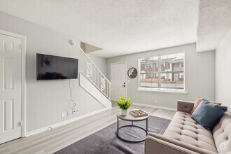 Building Photo - 600 Whispering Hills Dr