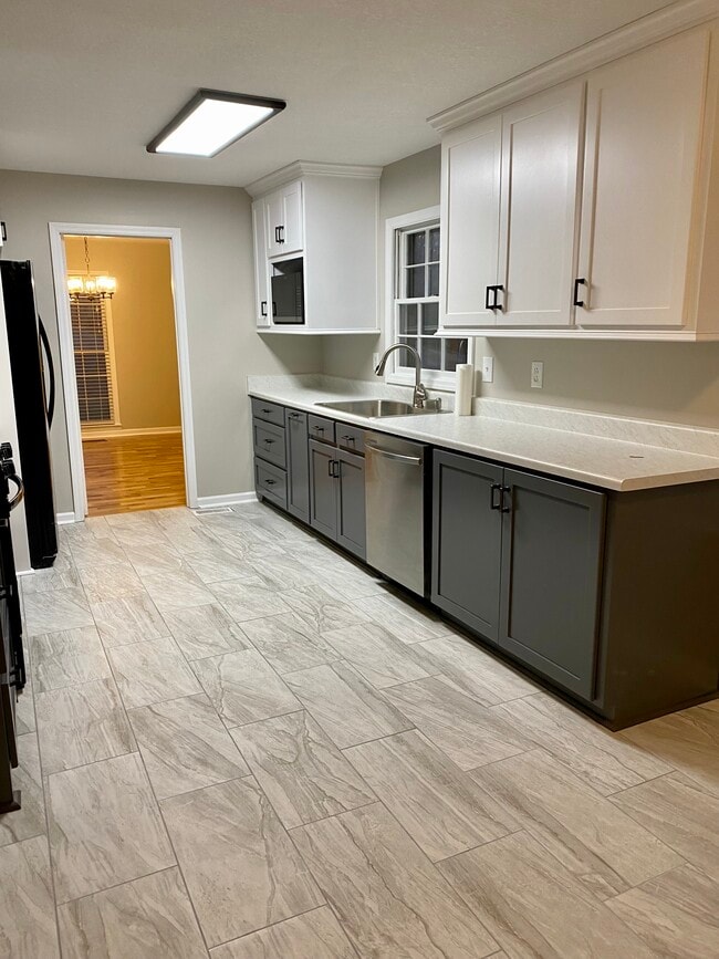 Building Photo - 302 Cherokee Dr