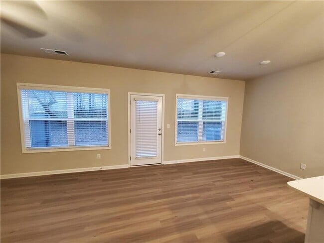 Building Photo - 730 Calvin Pk Dr
