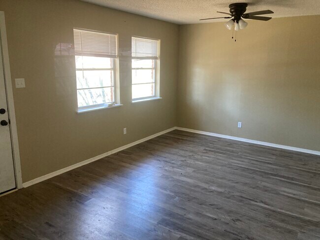 Building Photo - 3804 Senator St