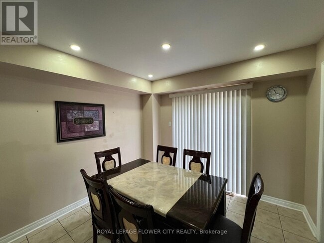 Building Photo - 7279 Village Walk