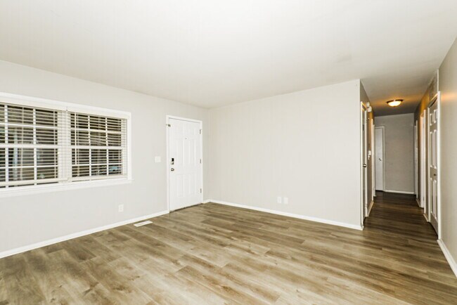 Foto del edificio - 4033 Arborcrest Dr