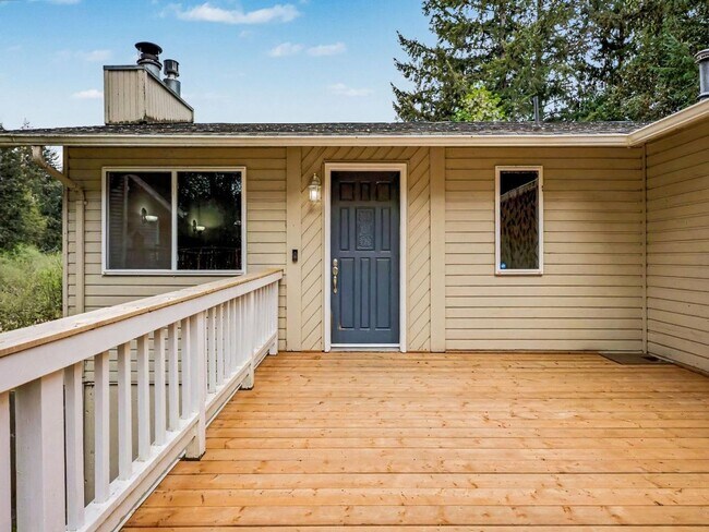 Foto del edificio - Spacious 4-Bedroom Lacey Home with A/C, Basement Bonus Space & Wetlands Privacy