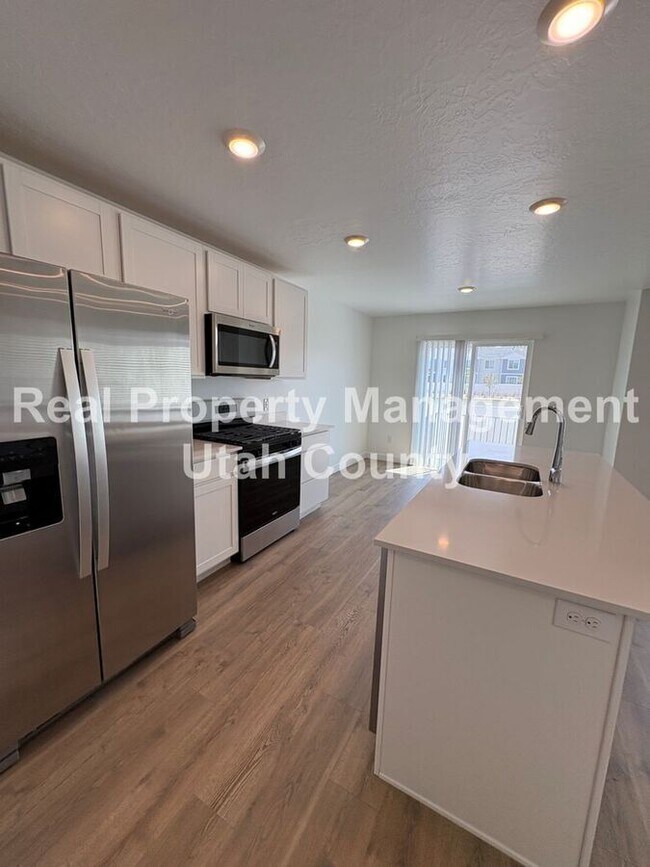 Foto del edificio - 837 E Oakum Ln