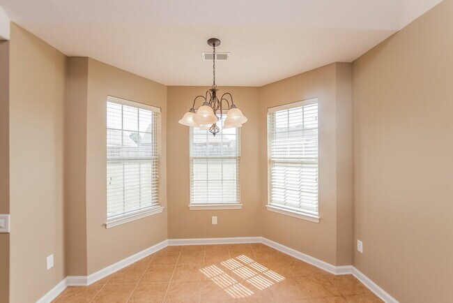 Foto del edificio - 8390 Pinnacle Dr