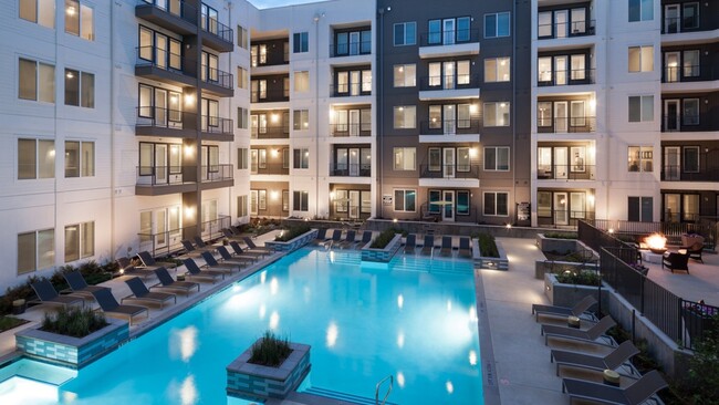 Building Photo - 110 W CityLine Dr