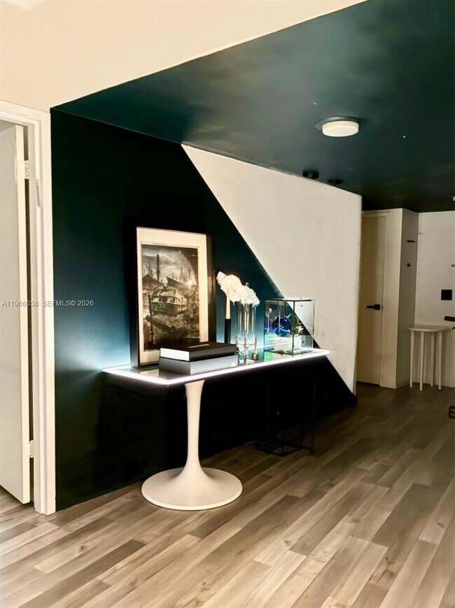 Foto del edificio - 900 Bay Dr