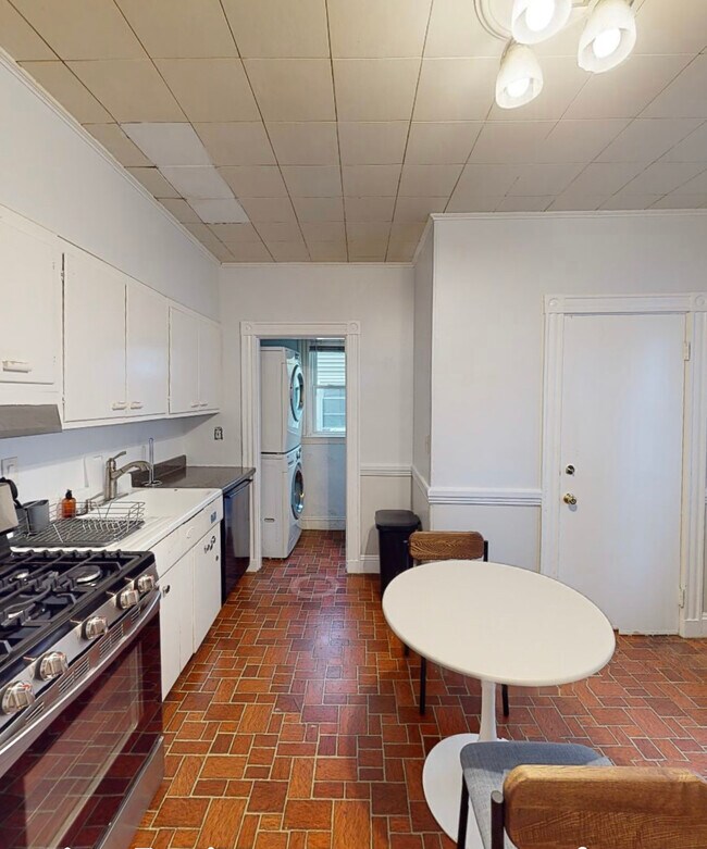 Building Photo - 45 Montcalm Ave