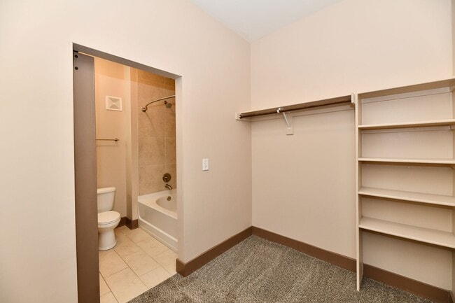 Interior Photo - Mezz 42