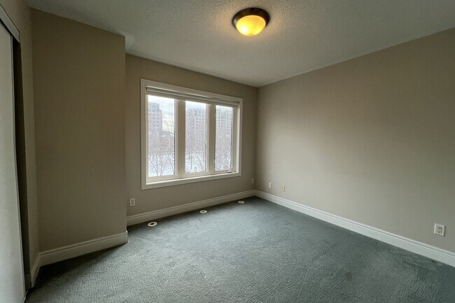 Photo du bâtiment - 70 Suncrest Blvd