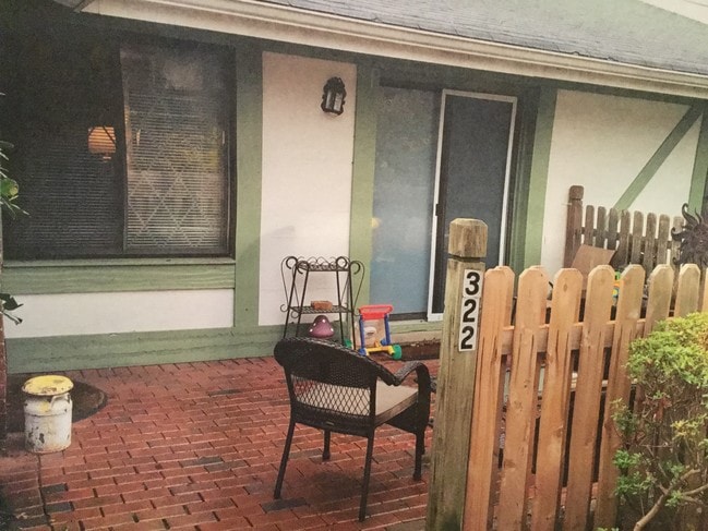 Patio - 322 Woodland Ct