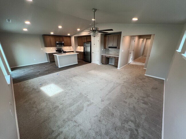 Foto del edificio - PRICE DROP!! MOVE IN SPECIAL! 3bd/2.5ba BR...
